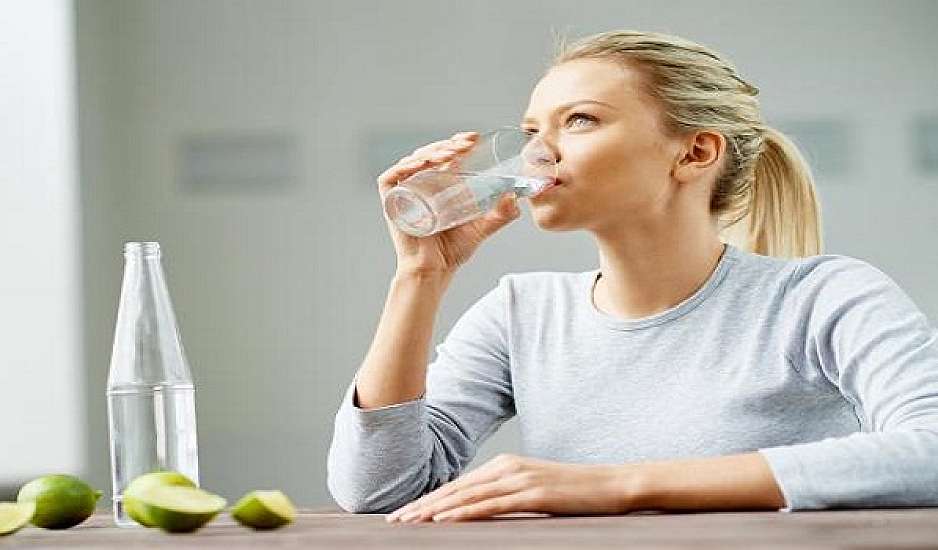 6 πράγματα που συμβαίνουν όταν δεν πίνεις αρκετό νερό