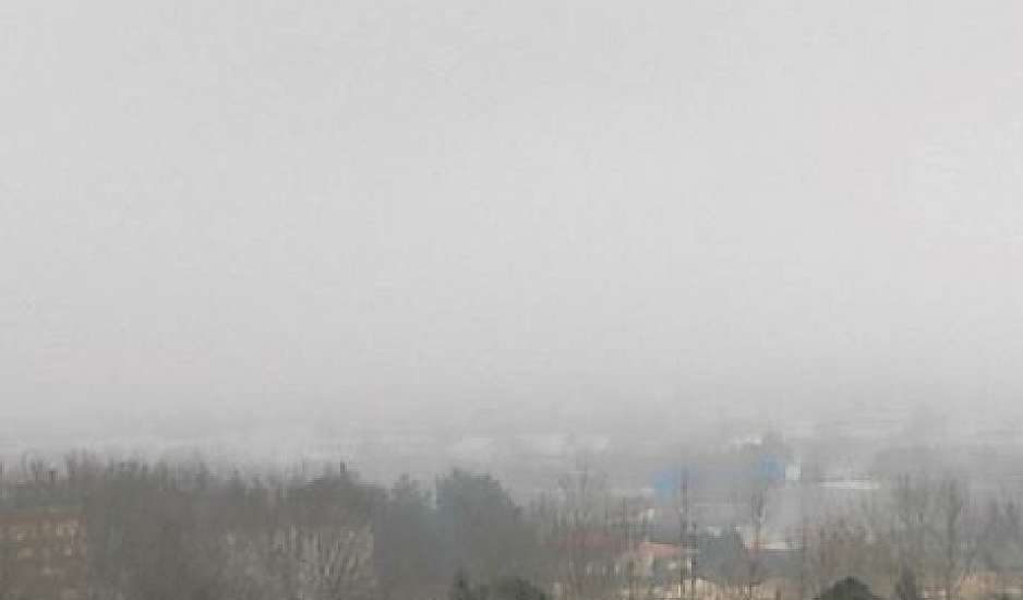 Ομίχλη σκέπασε τη Λαμία - Απόκοσμες αλλά μαγευτικές εικόνες