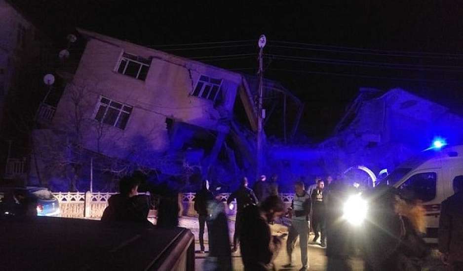 Σεισμός στην Τουρκία: Τουλάχιστον 6 οι νεκροί και δεκάδες τραυματίες. Κατέρρευσαν 100 κτίρια