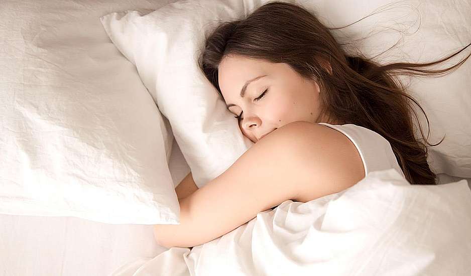 Ύπνος: Η μεριά από την οποία κοιμάσαι επηρεάζει το έντερό σου